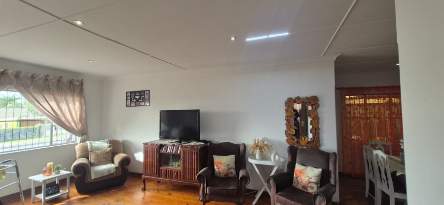 5 Bedroom Property for Sale in Greenfields Eastern Cape